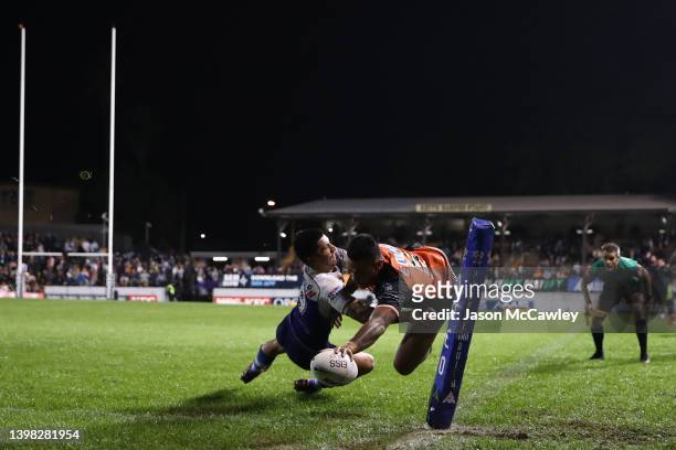 Ken Maumalo of the Tigers scores a try during the round 11 NRL match between the Wests Tigers and the Canterbury Bulldogs at Leichhardt Oval on May...