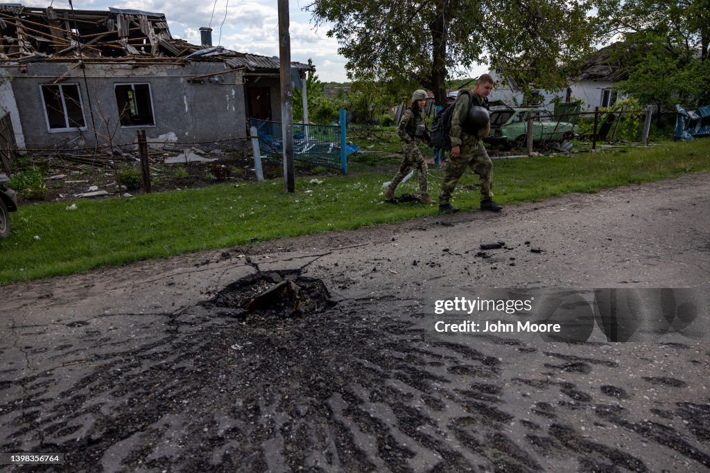 Russian Forces Withdraw From Towns Around Kharkiv