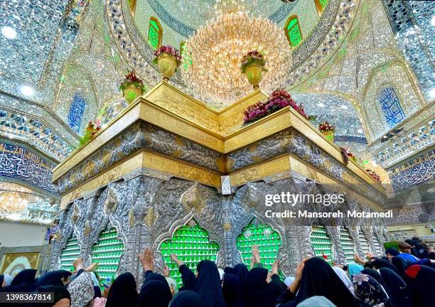 the holy shrine of imam hussein - karbala stockfoto's en -beelden