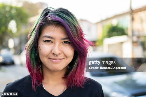 retrato de mujer lesbiana - hair dye fotografías e imágenes de stock