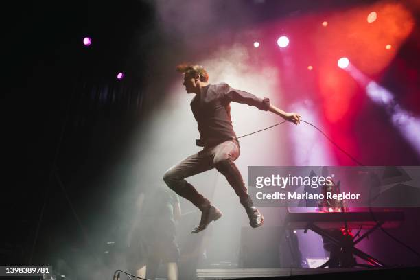 Brett Anderson of Suede performs in concert during Tomavistas Festival at Ifema on May 20, 2022 in Madrid, Spain.