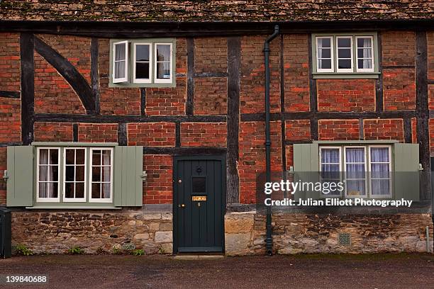 half timbered house, lacock, wiltshire, england, uk. - wiltshire fotografías e imágenes de stock