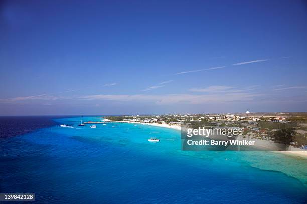 aerial view of clear blue water and beaches at grand turk, turks and caicos, caribbean sea - turks and caicos islands stock pictures, royalty-free photos & images