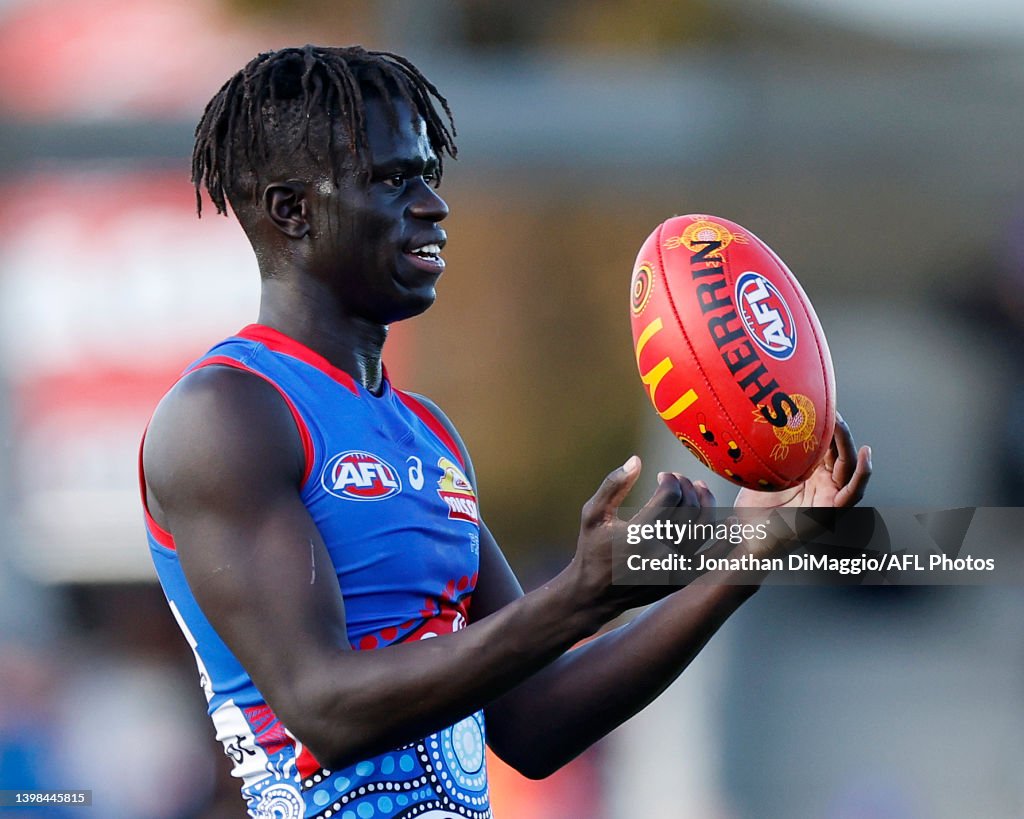 AFL Rd 10 - Western Bulldogs v Gold Coast