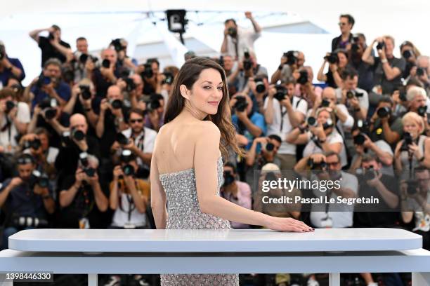 Marion Cotillard attends the photocall for "Brother And Sister " during the 75th annual Cannes film festival at Palais des Festivals on May 21, 2022...