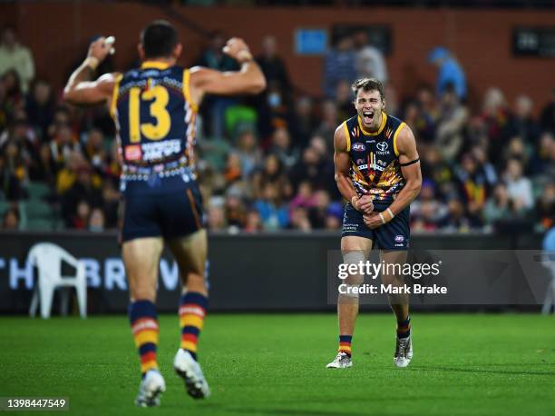 12,105 Adelaide Crows Celebrate Stock Photos, High-Res Pictures, and ...