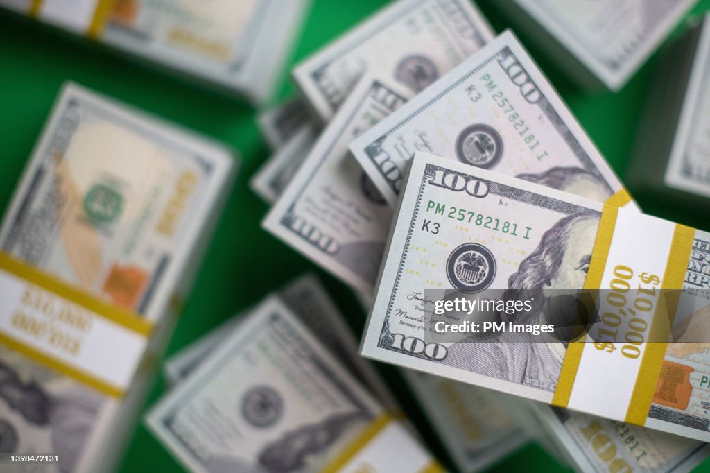 US $100 bill bundles