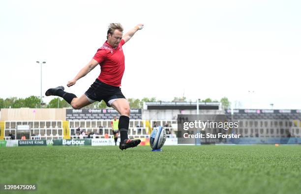 Falcons fly half Joel Hodgson practices his goal kicking before the Gallagher Premiership Rugby match between Newcastle Falcons and Leicester Tigers...