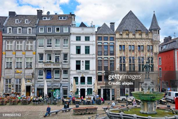 plaza del mercado de aquisgrán - aachen fotografías e imágenes de stock