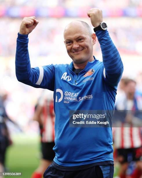 Alex Neil, Manager of Sunderland celebrates after victory in the Sky Bet League One Play-Off Final match between Sunderland and Wycombe Wanderers at...