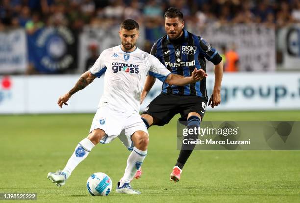 Patrick Cutrone of Empoli Calcio competes for the ball with Jose Luis Palomino of Atalanta BC during the Serie A match between Atalanta BC and Empoli...