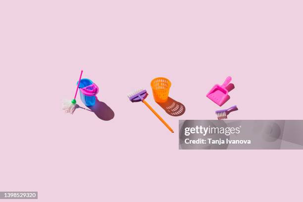 pattern of mop and dustpan, bucket and broom on pink background with copy space. cleaning services concept - dustpan and brush stockfoto's en -beelden