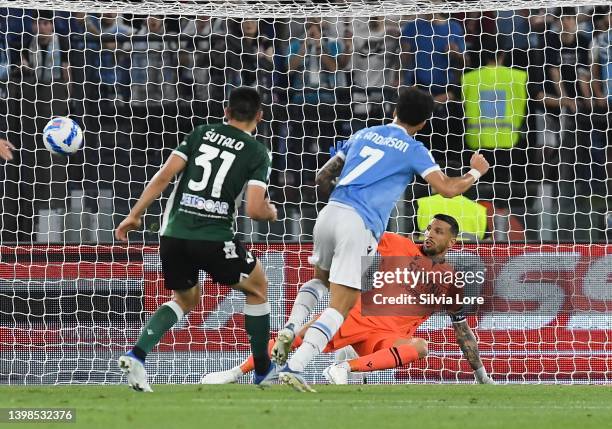 Felipe Anderson of SS Lazio scoring goal 2-2 during the Serie A match between SS Lazio and Hellas Verona FC at Stadio Olimpico on May 21, 2022 in...