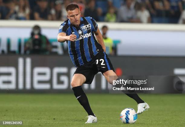 Josip Ilicic of Atalanta BC in action during the Serie A match between Atalanta BC and Empoli FC at Gewiss Stadium on May 21, 2022 in Bergamo, Italy.