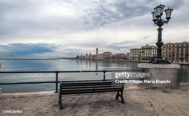 lungomare di bari - bari stockfoto's en -beelden