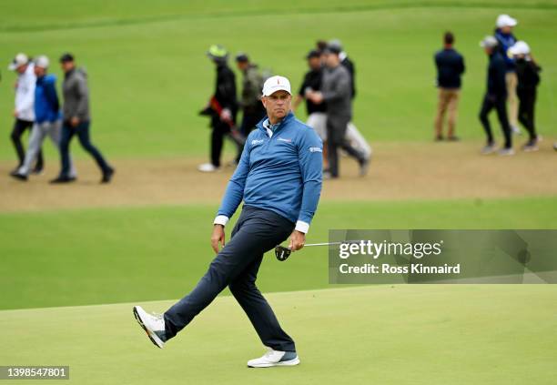 Stewart Cink of the United States reacts to his attempted birdie on the 18th green during the third round of the 2022 PGA Championship at Southern...