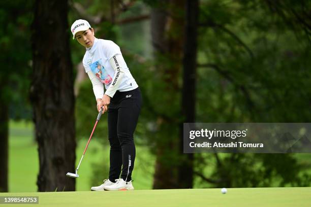 Ritsuko Ryu of Japan attempts a putt on the 1st green during the final round of Bridgestone Ladies Open at Sodegaura Country Club Sodegaura Course on...