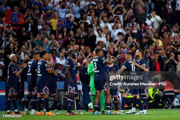 Angel Di Maria of Paris Saint-Germain is congratulated by his teammates as he is replaced during the Ligue 1 Uber Eats match between Paris Saint...