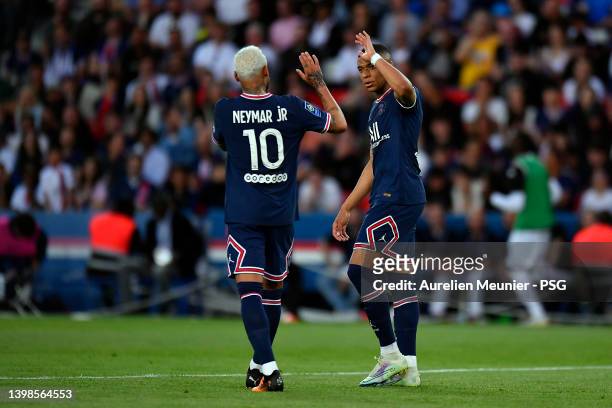 Neymar Jr of Paris Saint-Germain is congratulated by teammate Kylian Mbappe after scoring during the Ligue 1 Uber Eats match between Paris Saint...