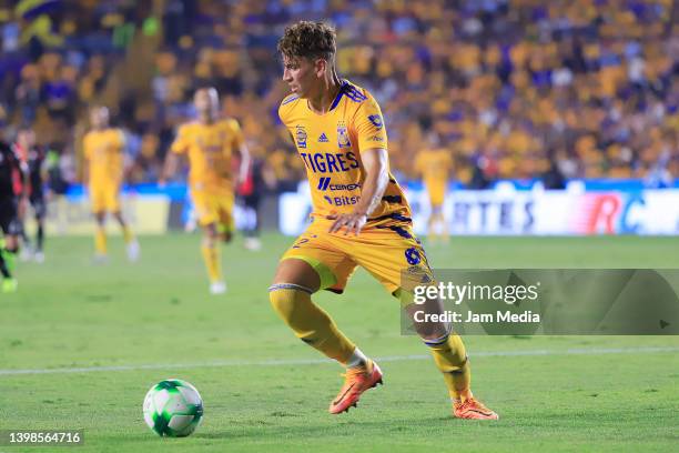 Igor Lichnovsky of Tigres controls the ball during the semifinal second leg match between Tigres UANL and Atlas as part of the Torneo Grita Mexico...