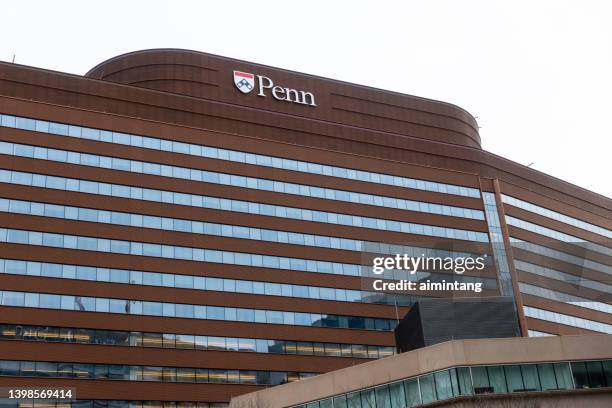 modernes gebäude von penn medicine - university of pennsylvania stock-fotos und bilder