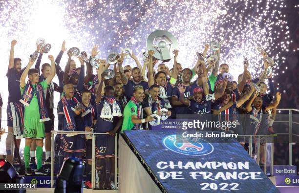 Captain of PSG Marquinhos and teammates celebrate during the French Ligue 1 trophy presentation following the Ligue 1 Uber Eats match between Paris...
