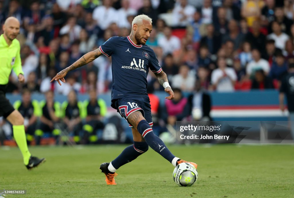 Paris Saint-Germain v FC Metz - Ligue 1