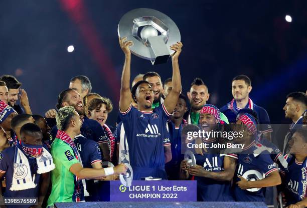 Abdou Diallo of PSG and teammates celebrate during the French Ligue 1 trophy presentation following the Ligue 1 Uber Eats match between Paris...