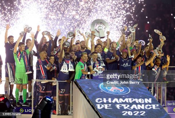 Captain of PSG Marquinhos and teammates celebrate during the French Ligue 1 trophy presentation following the Ligue 1 Uber Eats match between Paris...