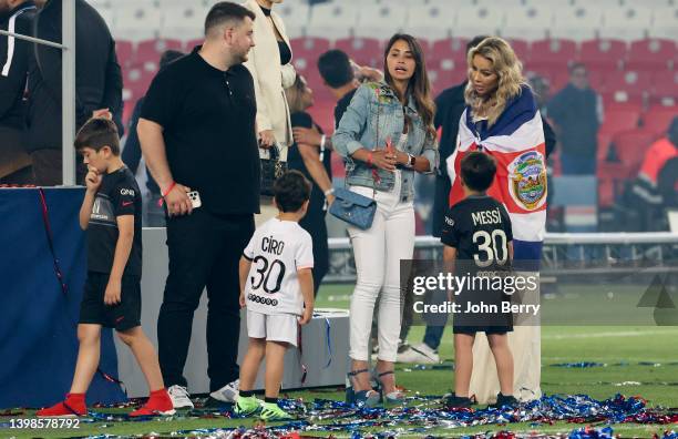 Antonella Roccuzzo, wife of Lionel Messi of PSG and their sons, Andrea Salas, wife of goalkeeper of PSG Keylor Navas following the French Ligue 1...