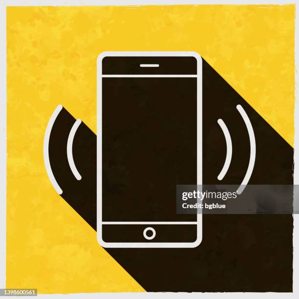 71 Iphone Incoming Call Screen High Res Illustrations - Getty Images