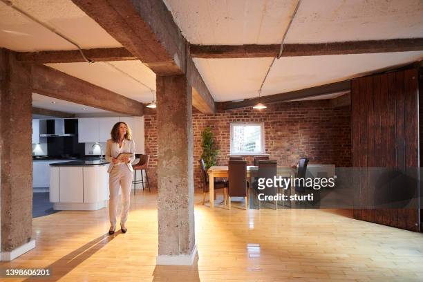 loft apartment viewing - open house stock pictures, royalty-free photos & images