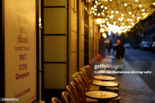 bistro in paris, france - restaurant paris stock pictures, royalty-free photos & images