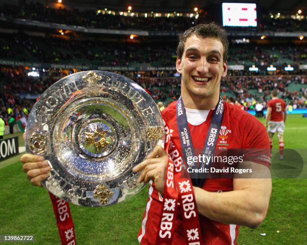 Sam Warburton of Wales lifts the Triple Crown trophy after the RBS 6 Nations match between England and Wales at Twickenham Stadium on February 25,...