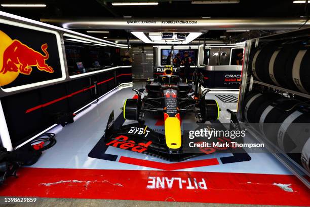 Oracle Racing Garage Five Car Garage Photos and Premium High Res Pictures - Getty Images