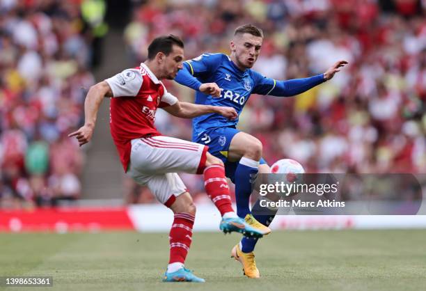 Jonjoe Kenny of Everton battles for possession with Cedric Soares of Arsenal during the Premier League match between Arsenal and Everton at Emirates...