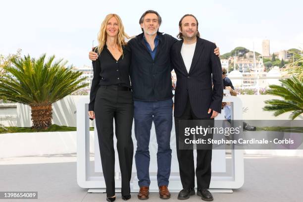 Sandrine Kiberlain, Emmanuel Mouret and Vincent Macaigne attend the photocall for "Chronique D'Une Liaison Passagere " during the 75th annual Cannes...