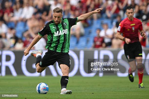 Davide Frattesi of US Sassuolo shoots during the Serie A match between US Sassuolo and AC Milan at Mapei Stadium - Citta' del Tricolore on May 22,...