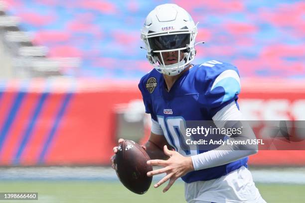 Kyle Sloter of the New Orleans Breakers passes the ball in the first quarter of the game against the Pittsburgh Maulers at Protective Stadium on May...