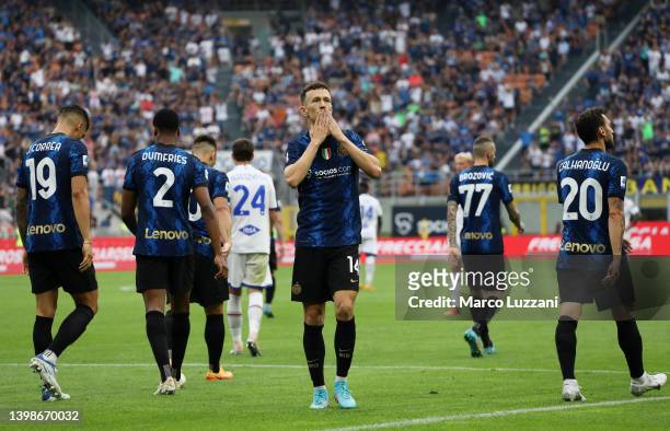 Ivan Perisic of Inter Milan celebrates after scoring their sides first goal during the Serie A match between FC Internazionale and UC Sampdoria at...