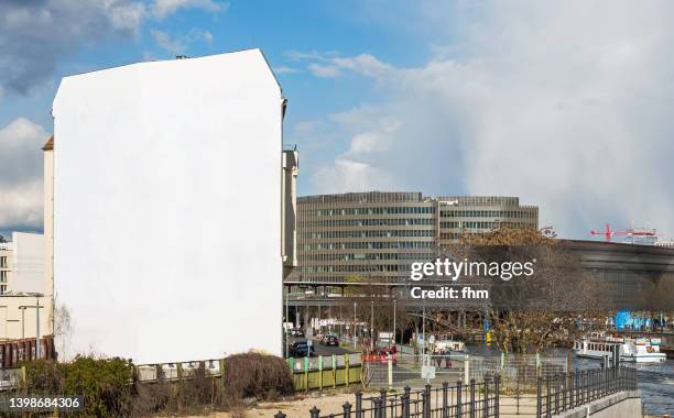 empty facade on a building in berlin (germany) - berlin modernism housing estates stock pictures, royalty-free photos & images