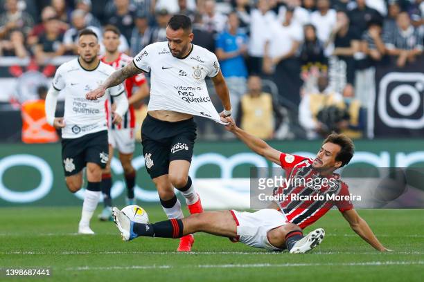 Renato Augusto of Corinthians competes for the ball with Igor Gomes of Sao Paulo during the match between Corinthians and São Paulo as part of...