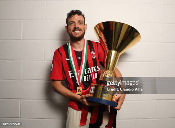 Alessandro Florenzi of AC Milan poses with the trophy for the victory of "scudetto " at the end of the last Serie A match between US Sassuolo and AC...