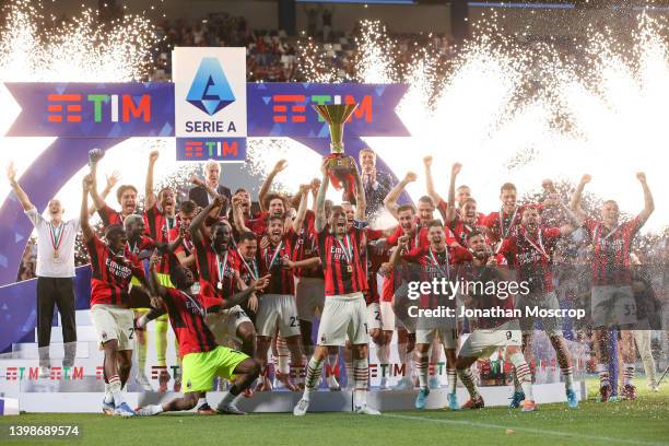 Milan celebrate with the scudetto following the Serie A match between US Sassuolo and AC Milan at Mapei Stadium - Citta' del Tricolore on May 22,...