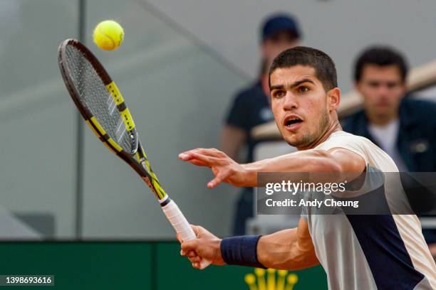 Carlos Alcaraz of Spain plays a forehand during the Men's Singles First Round match against Juan Ignacio Londero of Argentina on Day 1 of The 2022...