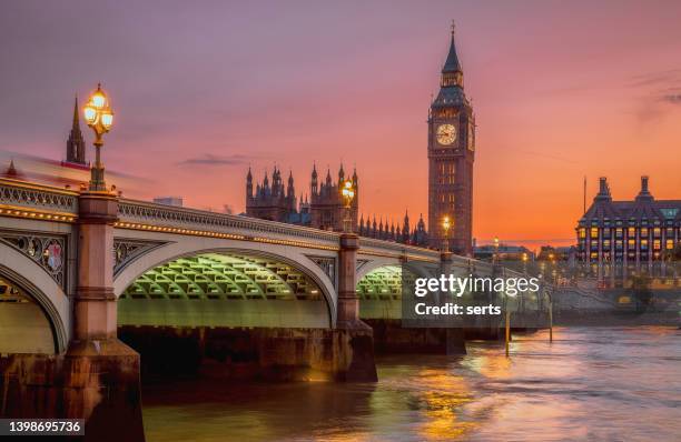 westminster bridge and elizabeth tower (big ben) after sunset in london, uk - london bus big ben stock pictures, royalty-free photos & images