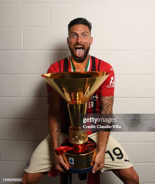 Olivier Giroud of AC Milan poses with the trophy for the victory of "scudetto " at the end of the last Serie A match between US Sassuolo and AC Milan...