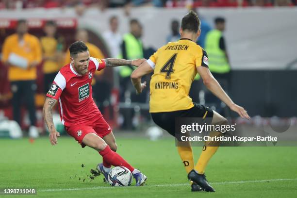 Mike Wunderlich of 1.FC Kaiserslautern challenges Tim Knipping of SG Dynamo Dresden during the Second Bundesliga Playoffs Leg One match between 1. FC...