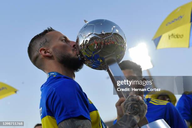 Darío Benedetto of Boca Juniors kisses the trophy as his team becomes champions of the Copa de la Liga after winning the final match of the Copa de...