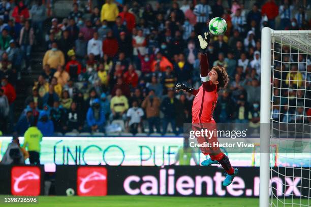 Guillermo Ochoa of America makes a save during the semifinal second leg match between Pachuca and America as part of the Torneo Grita Mexico C22 Liga...